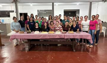 Capacitação reuniu 25 mulheres em aulas práticas e teóricas no salão da igreja católica de Novo Sobradinho