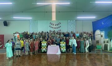 Além da presença das amigas e dos colaboradores do espaço, festa a tarde desta sexta (28) contou com as presenças do prefeito e da secretária da Assistência Social