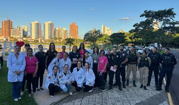 Ação reuniu secretarias municipais, forças de segurança e voluntários para orientar motoristas e pedestres sobre saúde, prevenção e combate à violência contra a mulher
