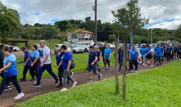 Na manhã desta terça-feira (18), idosos do Centro de Revitalização da Terceira Idade da Vila Pioneiro realizaram uma caminhada no Parque dos Pioneiros, em alusão ao novembro azul