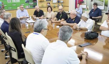 A Prefeitura de Toledo apresentou, na manhã desta sexta-feira (5), o projeto Horta Agro Cidadão durante encontro na Sala de Reuniões do Gabinete do Prefeito. A iniciativa, conduzida pela equipe técnica da Secretaria Municipal de Agricultura e Proteína Animal (Smap), reúne órgãos públicos, entidades, instituições de ensino e empresas com o objetivo de ampliar a segurança alimentar, promover inclusão social e dar uso sustentável a terrenos públicos ociosos. De acordo com a diretora de Desenvolvimento Agropecu