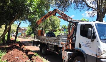A Secretaria de Infraestrutura Rural e Urbana está reinstalando o cabeamento de energia furtado há seis anos do Parque Vale dos Ipês, na Vila Paulista