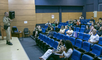 Palestra da Secretaria da Mulher aborda Lei "Não é Não" e procedimentos para proteção de vítimas, visando um ambiente de festa mais seguro