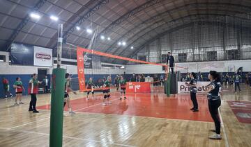 Competição de vôlei câmbio reuniu participantes 60+ no Ginásio de Esportes Hugo Zeni
