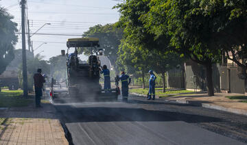 Previsto em contrato com valor de R$ 2.255.676,51, serviço executado pela Emdur teve início nesta semana e contemplará trechos de oito vias, um total de 27,2 mil m²