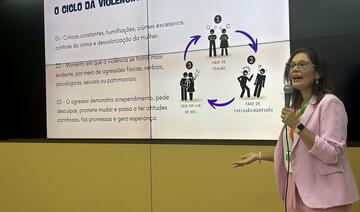 Secretária da Mulher, Eliane Bombardelli, ministrou, na manhã desta sexta (28) a primeira palestra voltada a servidores públicos municipais e membros de conselhos