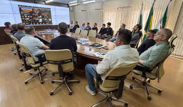 Executivos do Toledo Futsal Clube pediram apoio a proposta detalhada em encontro realizado na Sala de Reuniões do Gabinete do Prefeito, na tarde desta segunda (24)