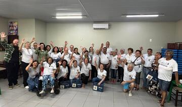 Iniciativa promove envelhecimento ativo, convivência e acesso a informações; formandos poderão atuar como monitores protagonistas nas próximas turmas